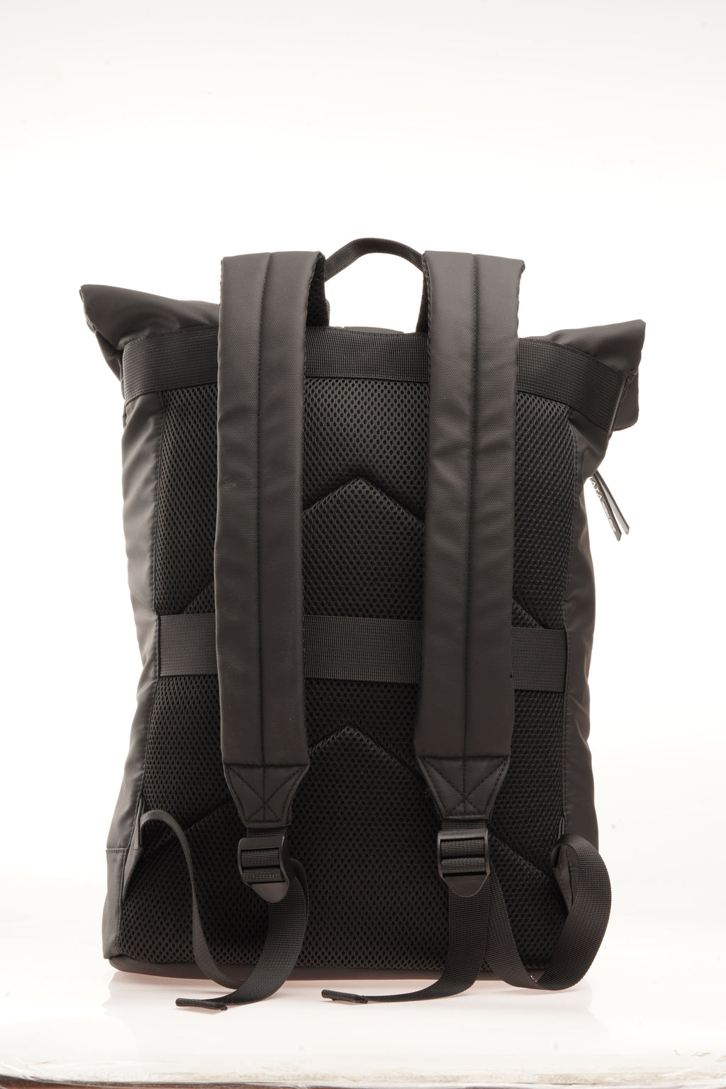 Mochila Renata Roll Top Black Atras