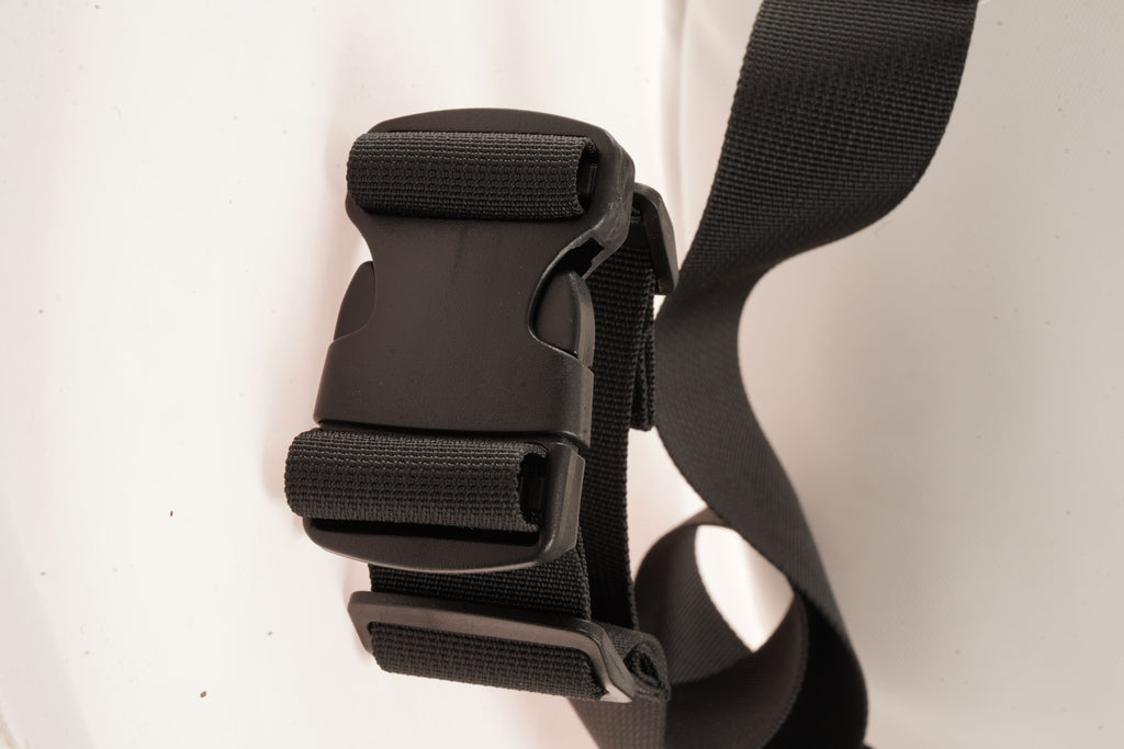 Rinonera Renata White Broche