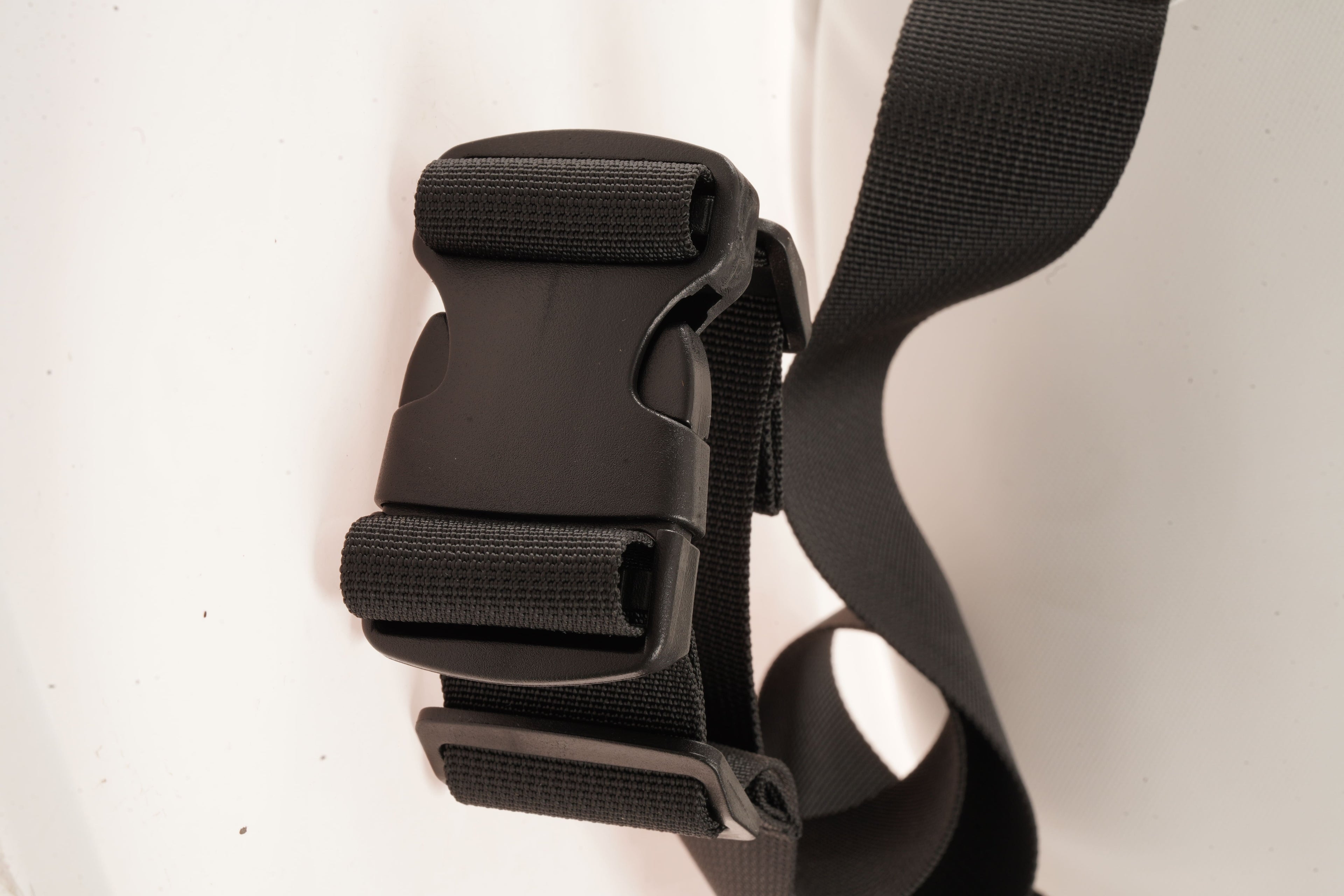 Rinonera Renata White Broche